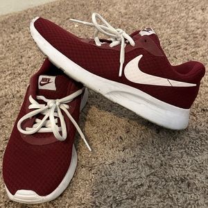 Nike Tanjun Womens Running Shoes size 8.5